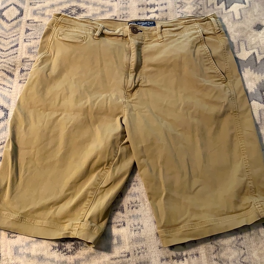 Men’s AE khaki pants
